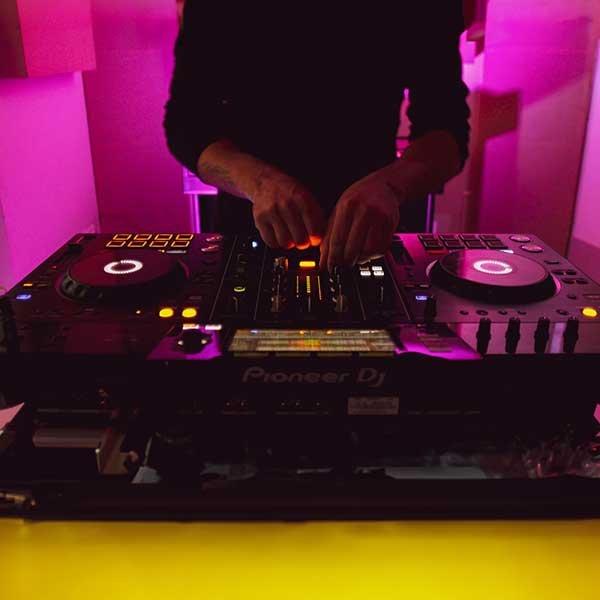 pexels-ellis-5949086